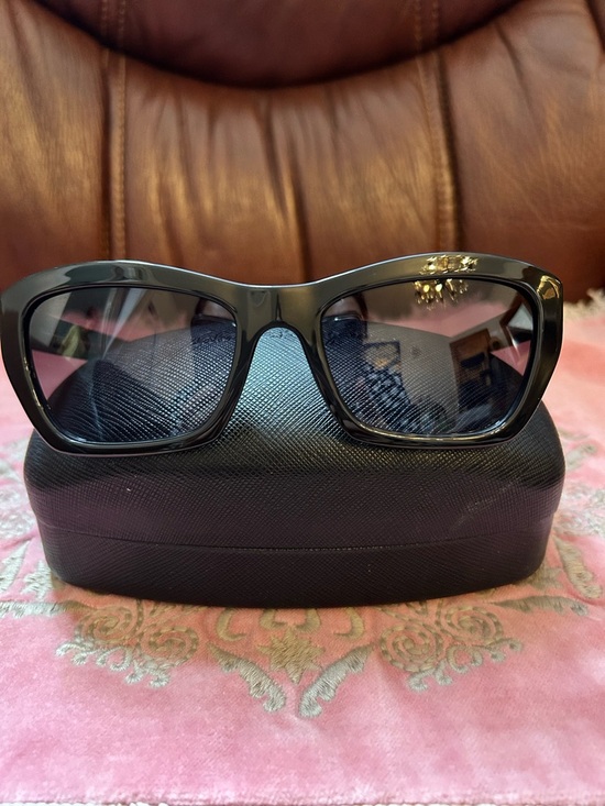 Saint Laurent Accessories - Salvatorre Ferragamo Black Rectangular Women's Sunglasses